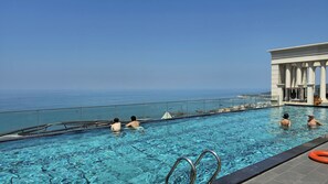 室外游泳池