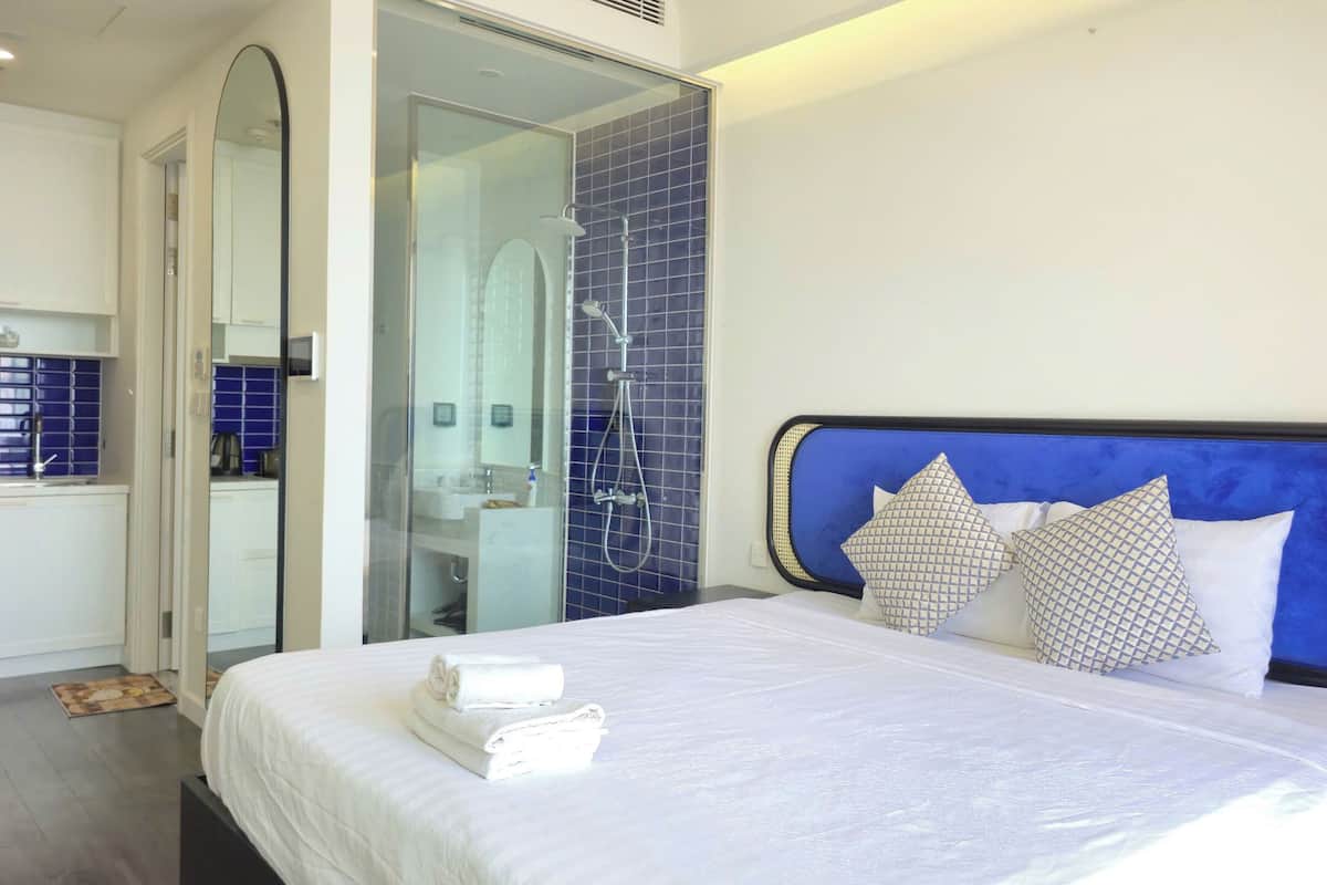 Huoneisto, valtamerinäköala | Tallelokero huoneessa, työpöytä, silitysrauta/-lauta, ilmainen Wi-Fi