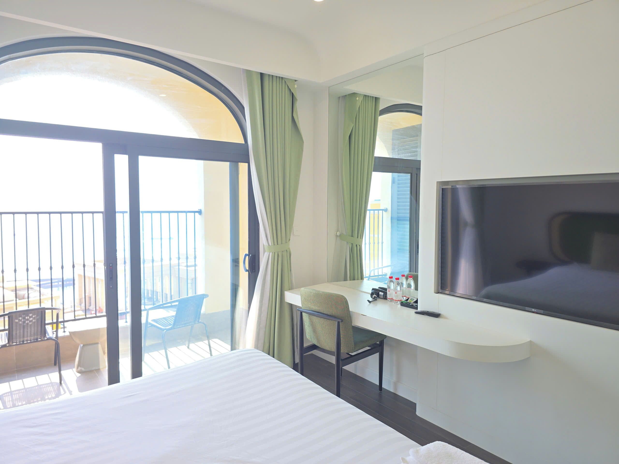 Luxury Apartment, 1 Bedroom, Balcony, Ocean View | In-room safe, desk, iron/ironing board, free WiFi