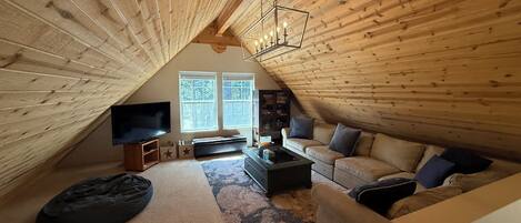 Una Smart TV, una chimenea