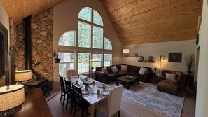 Smart TV, fireplace