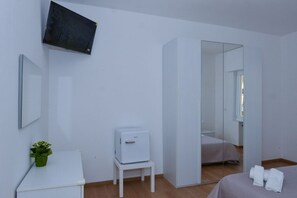 2 chambres, bureau, fer et planche à repasser, Wi-Fi gratuit