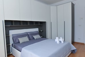 2 soverom, skrivebord, strykejern/-brett og wi-fi (inkludert)