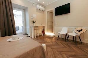 1 chambre, fer et planche à repasser, Wi-Fi gratuit, draps fournis