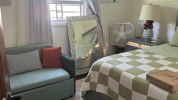 1 bedroom, desk, iron/ironing board, WiFi