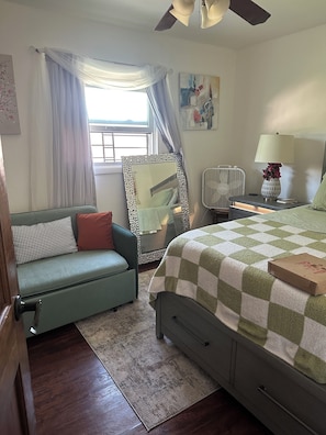 1 bedroom, desk, iron/ironing board, WiFi