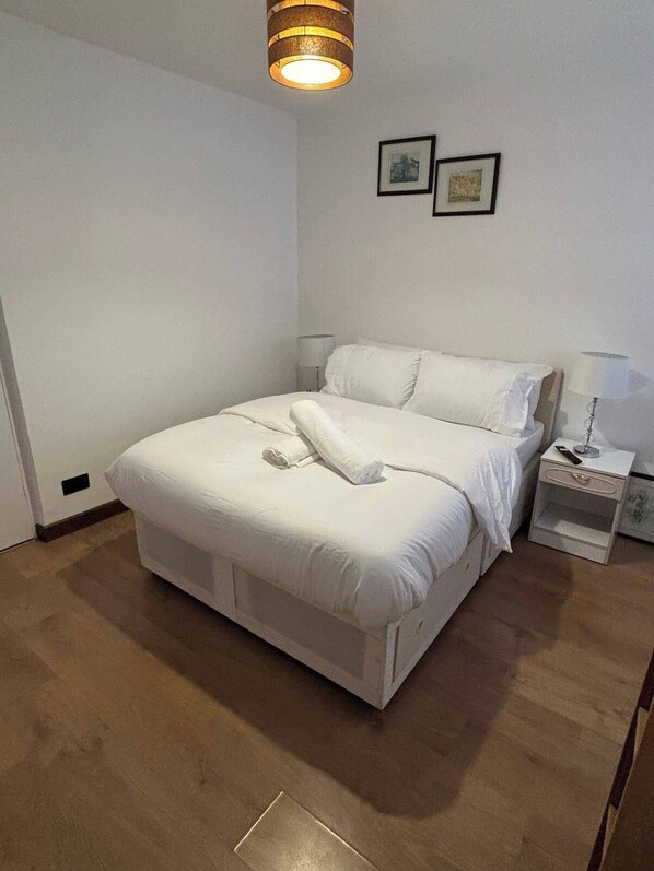 3 bedrooms, iron/ironing board, WiFi, bed sheets