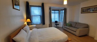 Seafront 2-Bed Apt, Sleeps 4 in Clacton-on-Sea