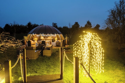 Shepherd's Hut- Hot Tub- Wellness Spa- Wood Burner