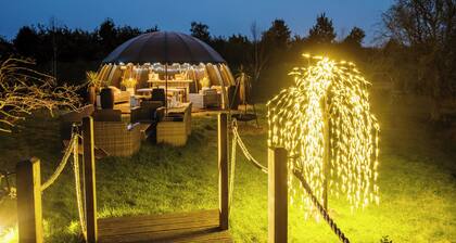 Shepherd's Hut- Hot Tub- Wellness Spa- Wood Burner