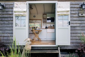 Fridge, microwave, stovetop, toaster