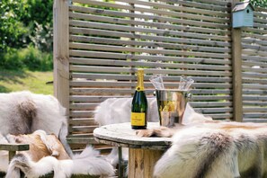 Property grounds - Shepherd's Hut- Hot Tub- Wellness Spa- Wood Burner (Bottesford)