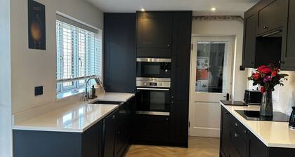 3 Bed-Sleeps 5-Garden-Parking-Pets