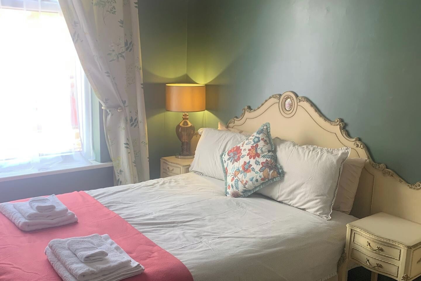 4 bedrooms, WiFi, bed sheets