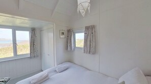 3 chambres, fer et planche à repasser, accès à Internet, literie fournie