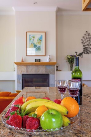 Dining - Graton, Hot Tub, BBQ, Nature & Family Fun (Sebastopol)