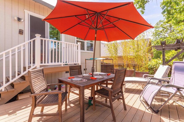 Outdoor dining - Graton, Hot Tub, BBQ, Nature & Family Fun (Sebastopol)