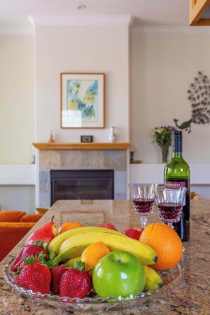 Dining - Graton, Hot Tub, BBQ, Nature & Family Fun (Sebastopol)