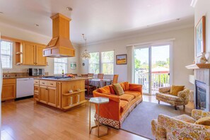 TV, fireplace, books, offices