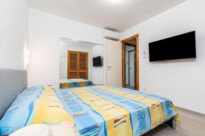1 bedroom, free WiFi, bed sheets