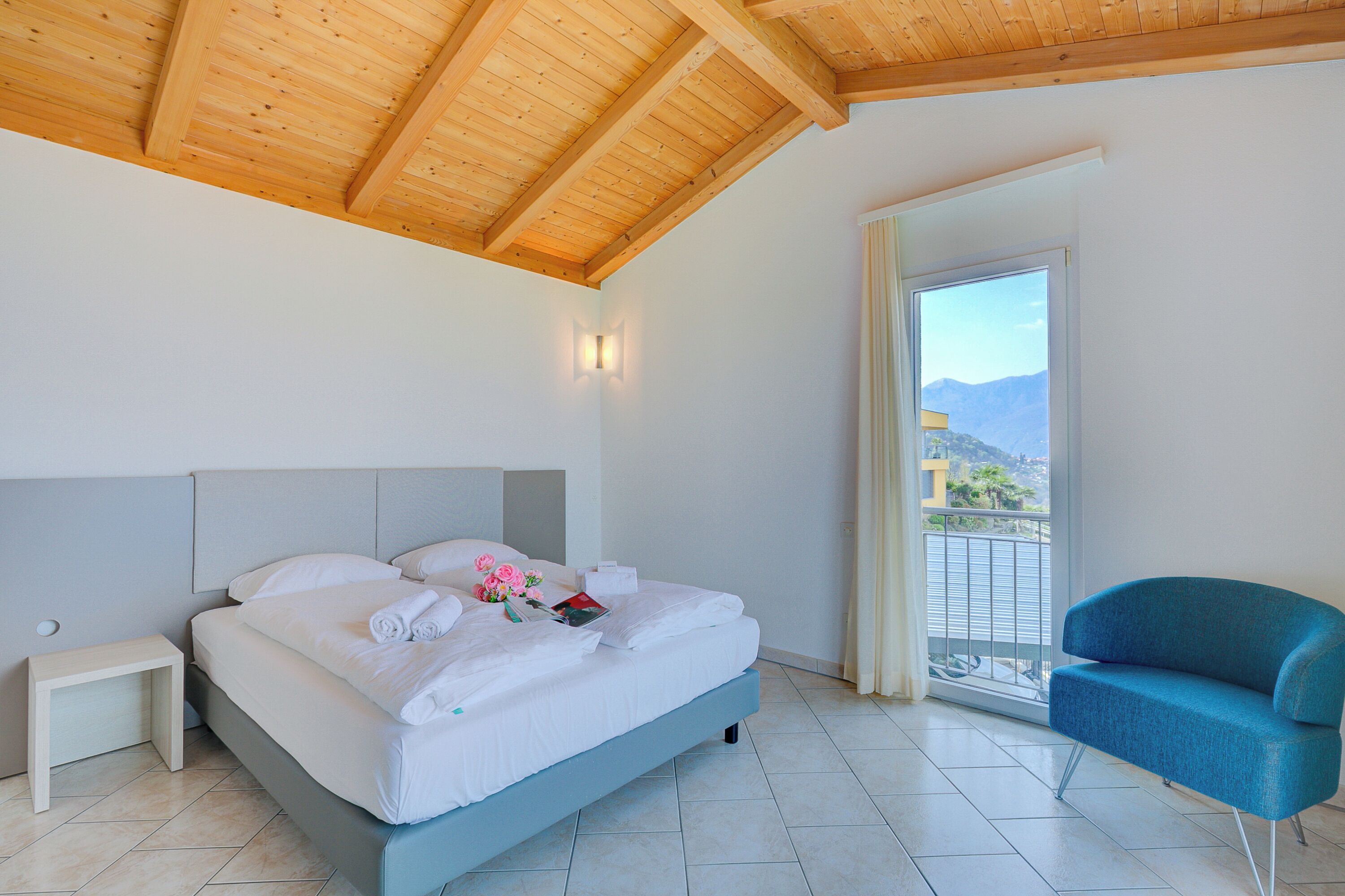 3 多间卧室、免费 WiFi、床单