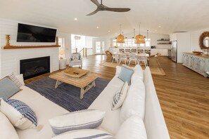 Smart-tv, pejs, bordtennisbord