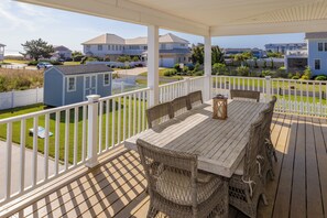 Outdoor dining - Poseidon's Perch - 6 bedroom, Game Rm., Private Pool, Pickle Ball (Virginia Beach)