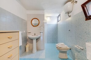 Doccia, bidet, asciugamani