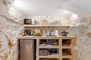 Fridge, microwave, stovetop, coffee/tea maker
