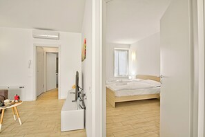 2 bedrooms, free WiFi, bed sheets - Appartamento Dei Tigli, Riva del Garda, Italy (Riva del Garda)