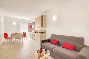 TV - Appartamento Dei Tigli, Riva del Garda, Italy (Riva del Garda)