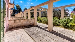 A covered outdoor area with a stone wall and a metal railing. - Borgo Primizia M1 Pool And Sea, Otranto, Italy (Otranto)