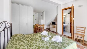 WiFi (free), bed sheets - Borgo Primizia M1 Pool And Sea, Otranto, Italy (Otranto)