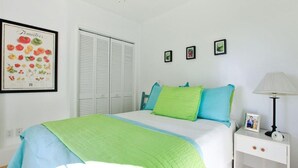 A bedroom with a bed, a nightstand, a lamp, and a framed picture on the wall. - Chic 4 rm 1 bed retreat, No Berkeley area, WiFi, private deck, near UC, nature, (Kensington)