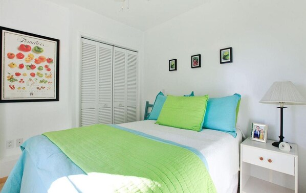 1 bedroom, desk, iron/ironing board, WiFi