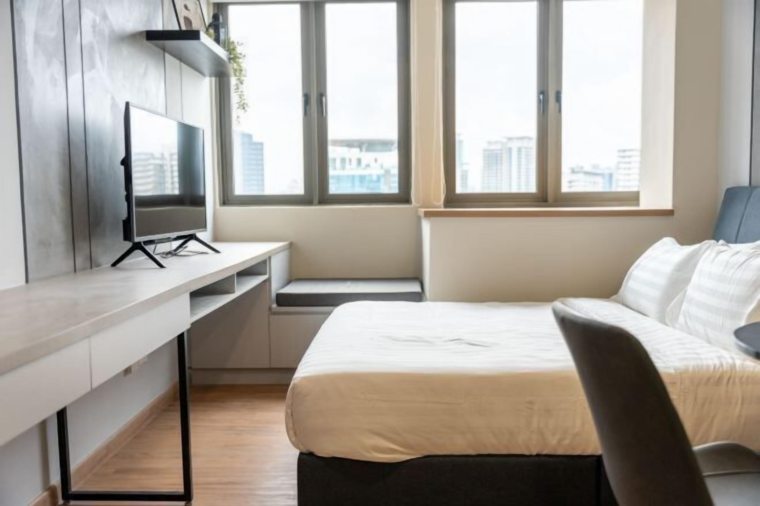 Free WiFi, bed sheets