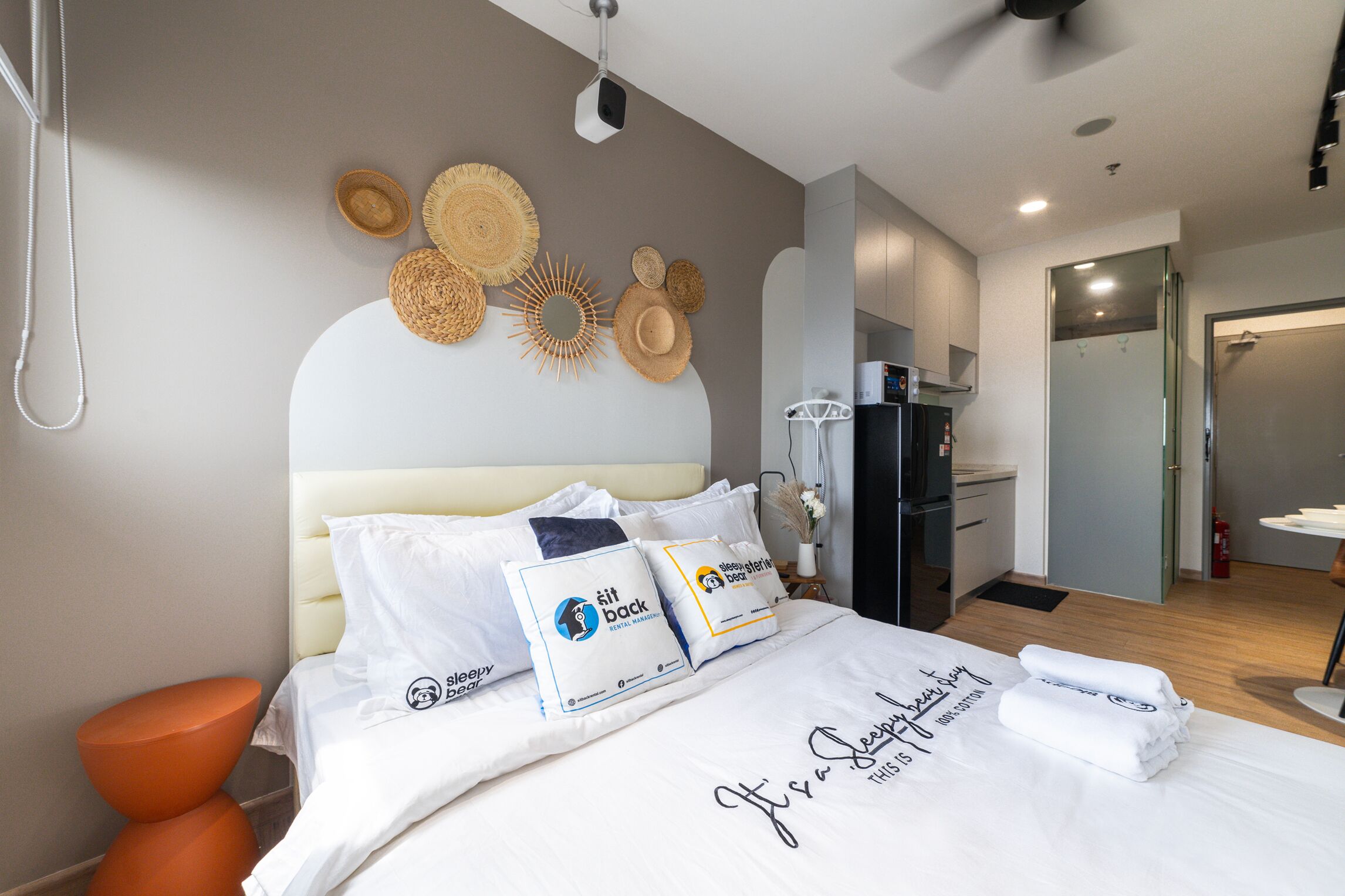 Free WiFi, bed sheets