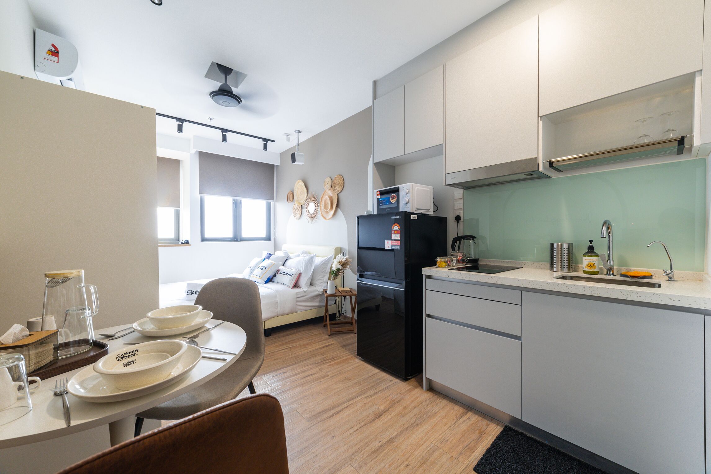 Free WiFi, bed sheets