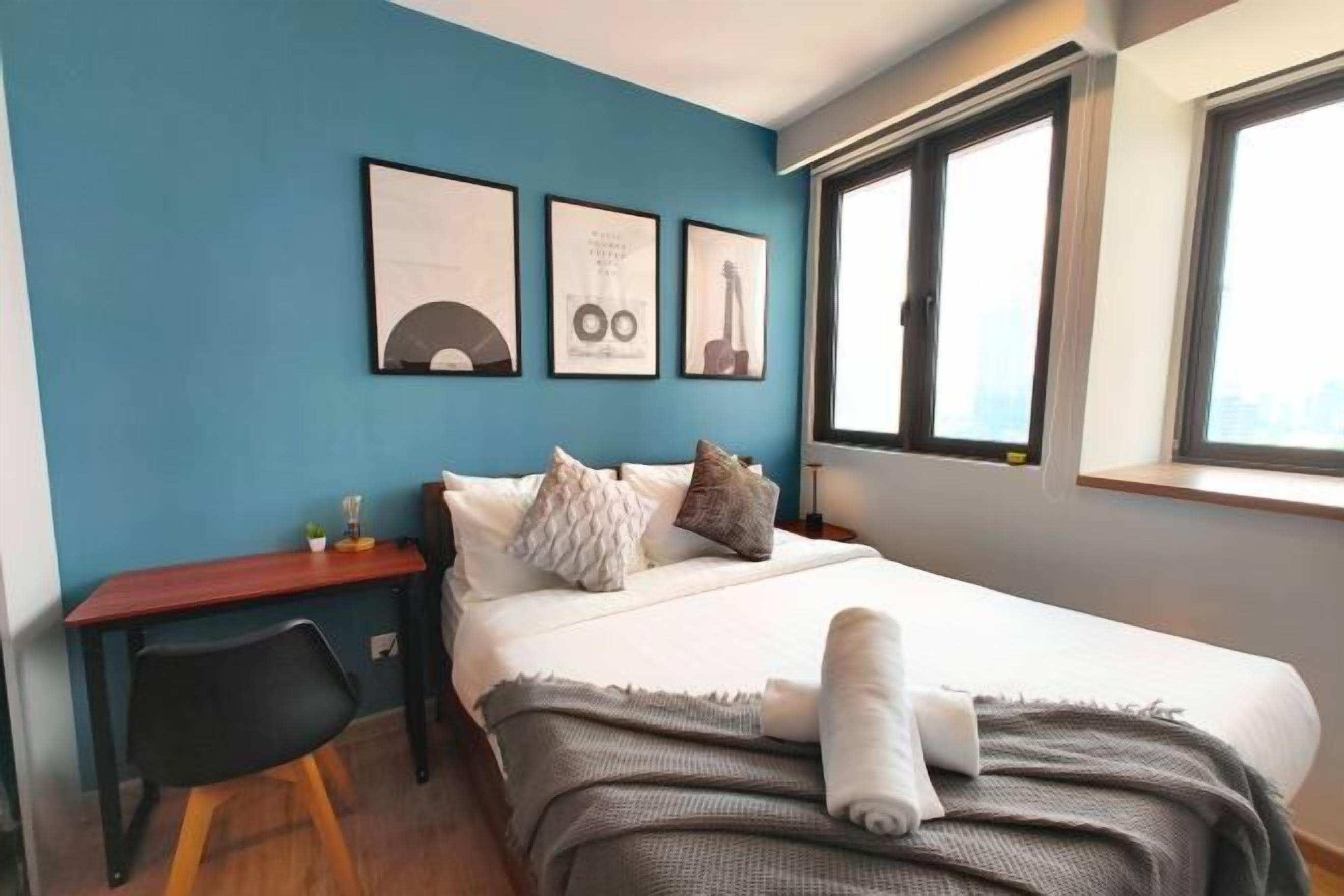 Free WiFi, bed sheets