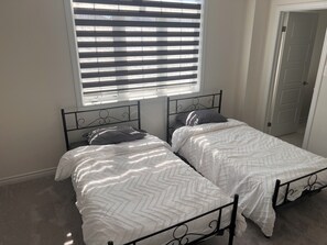 4 chambres, fer et planche à repasser, Wi-Fi gratuit, draps fournis