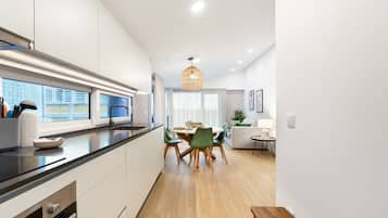 Coffee/tea maker, fridge, oven, dishwasher