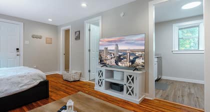 Charming studio in delightful Midtown Mobile with AC
