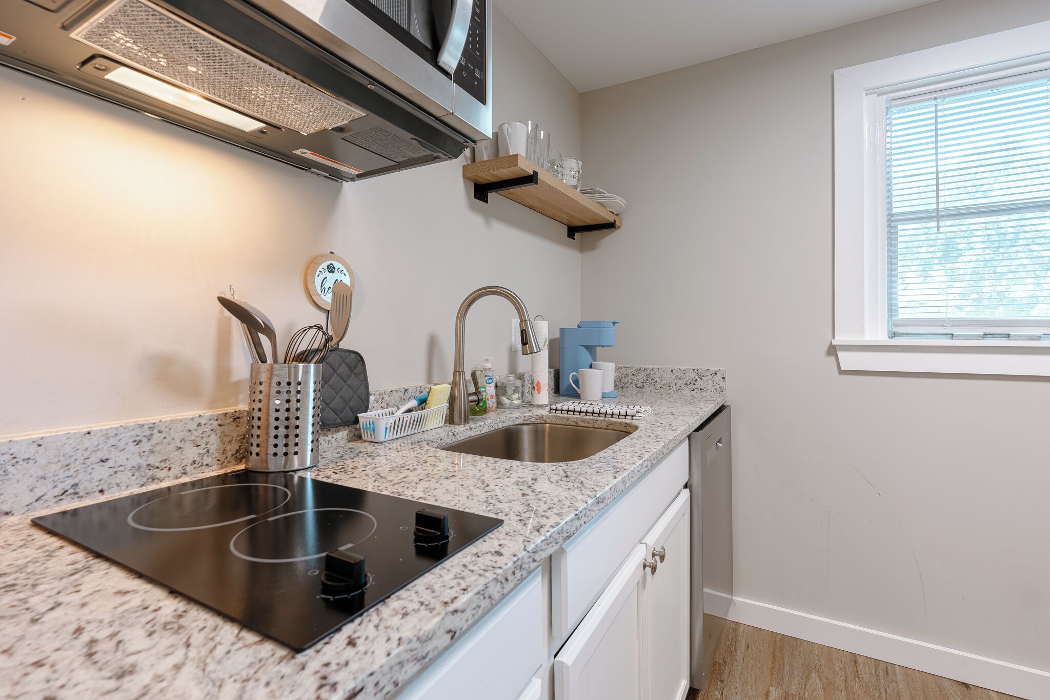 電子レンジ、オーブン、コンロ、食器洗い機