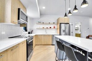 Mikrowelle, Ofen, Herdplatte, Geschirrspüler