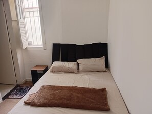 1 slaapkamer, een bureau, gratis wifi, beddengoed