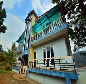 Front of property - Estay Tiger Hills (Ooty)