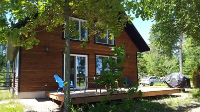 Cozy country house in a peaceful environment with a panoramic view on the river