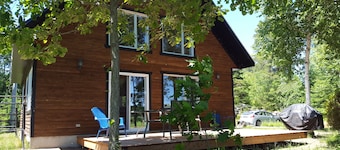 Cozy country house in a peaceful environment with a panoramic view on the river