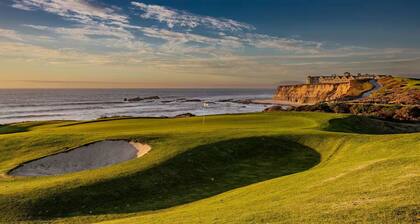 Spacious 4300 sq ft Bay Escape – On Golf Course & Near to Beach and Trials