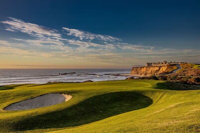 Spacious 4300 sq ft Bay Escape – On Golf Course & Near to Beach and Trials